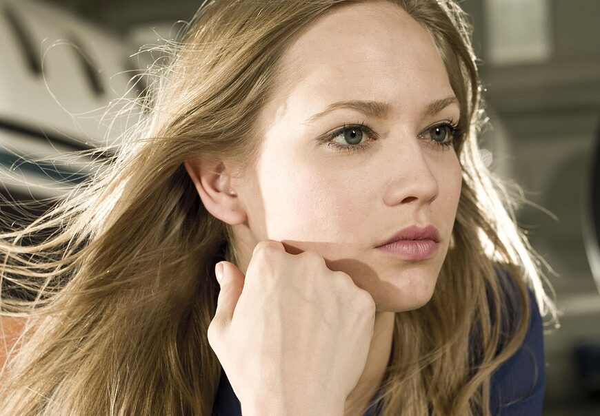 How to Avoid Touching Your Face When Suffering from Acne